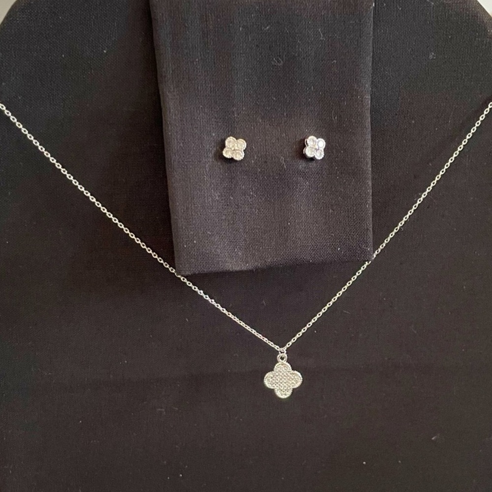 Silver or Gold tone Clover necklace set